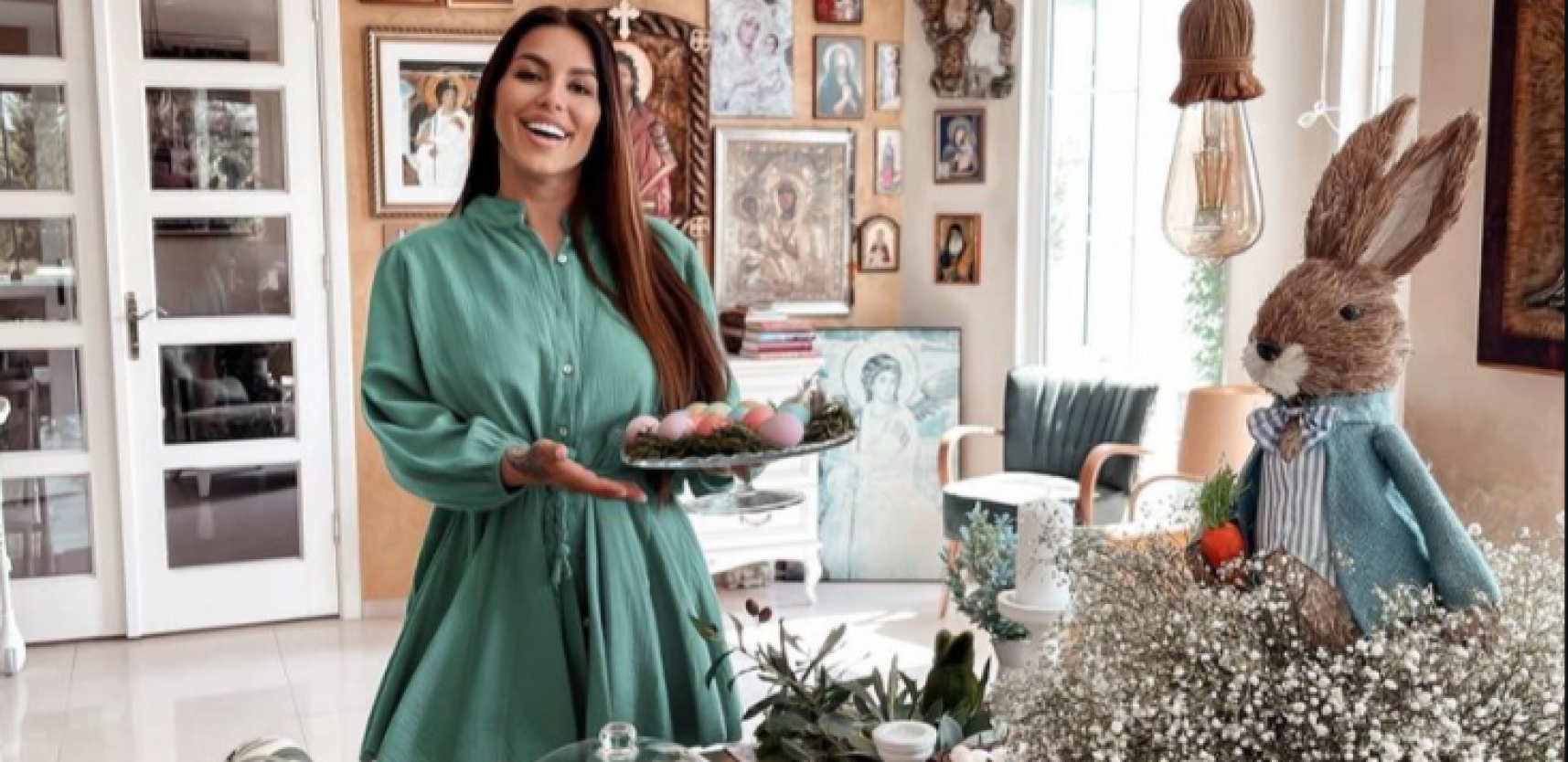 PEVAČICA SE POHVALILA DEKORACIJOM PRED USKRS  U domu Seke Aleksić odiše prazničnom čarolijom od ogromnog zeke, cveća, šarenih jaja, sve je spremno (FOTO)