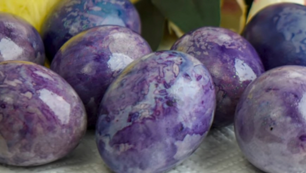 TOLIKO RAZLIČITIH NIJANSI, A JEDAN SASTOJAK Srpkinje masovno dele jednu posebnu caku u farbanju jaja