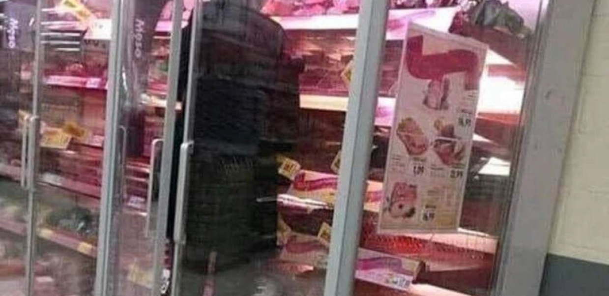 VISOKE CENE, PA NE VIDI! Društvene mreže bruje o gospođi koja je u marketu ušla u frižider - šta to radi? (FOTO)