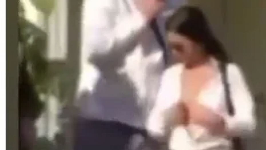 Sanja pokazuje Janjušu i Zoli grudi 