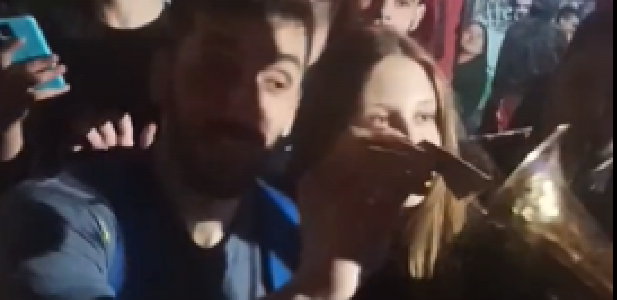 LUDNICA ISPRED "PIONIRA" Navijači opkolili Kampaca, Argentinac kitio trubače nakon pobede (VIDEO)