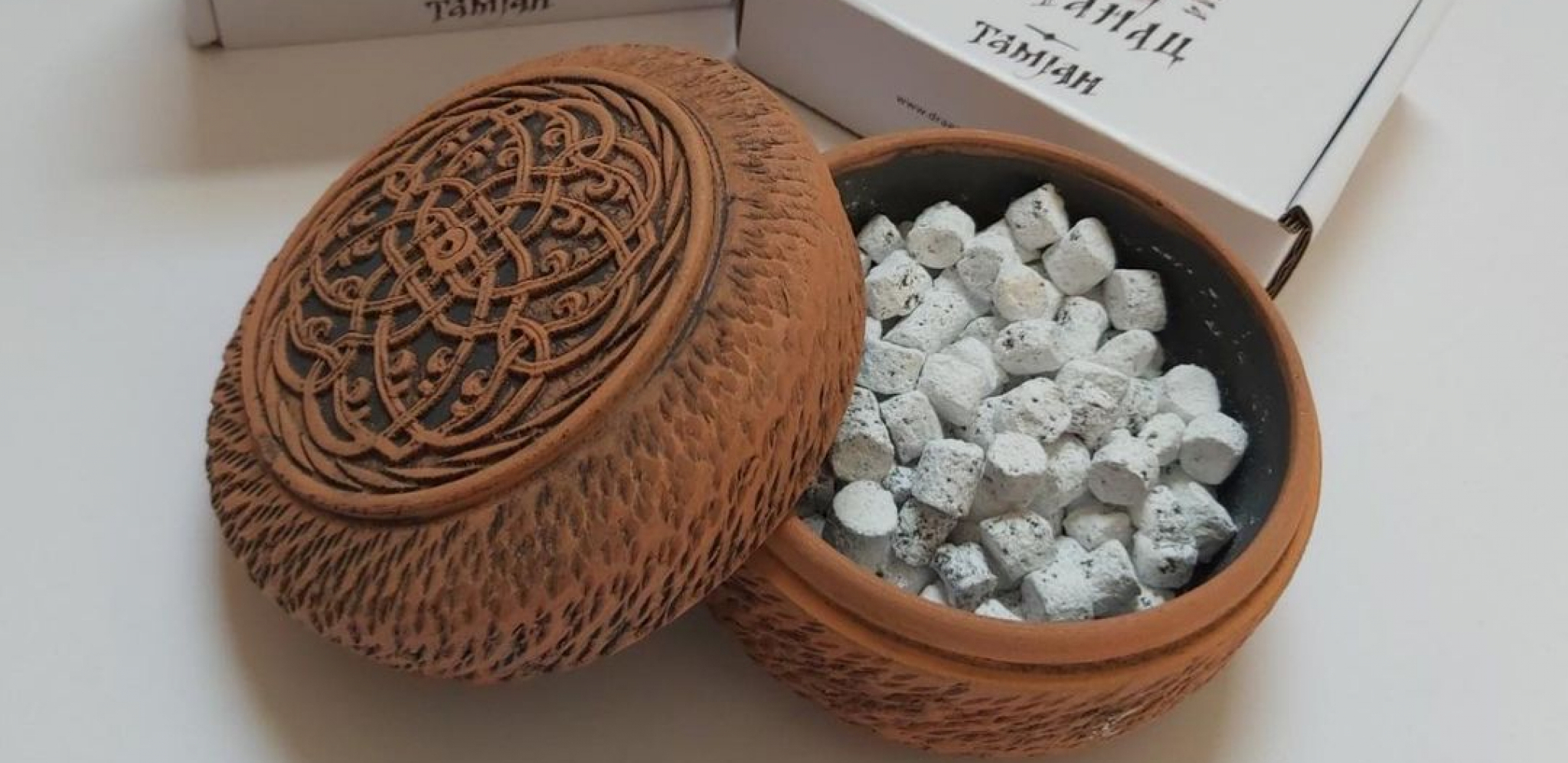 Pravljenje mirisnog tamjana u manastiru Draganac