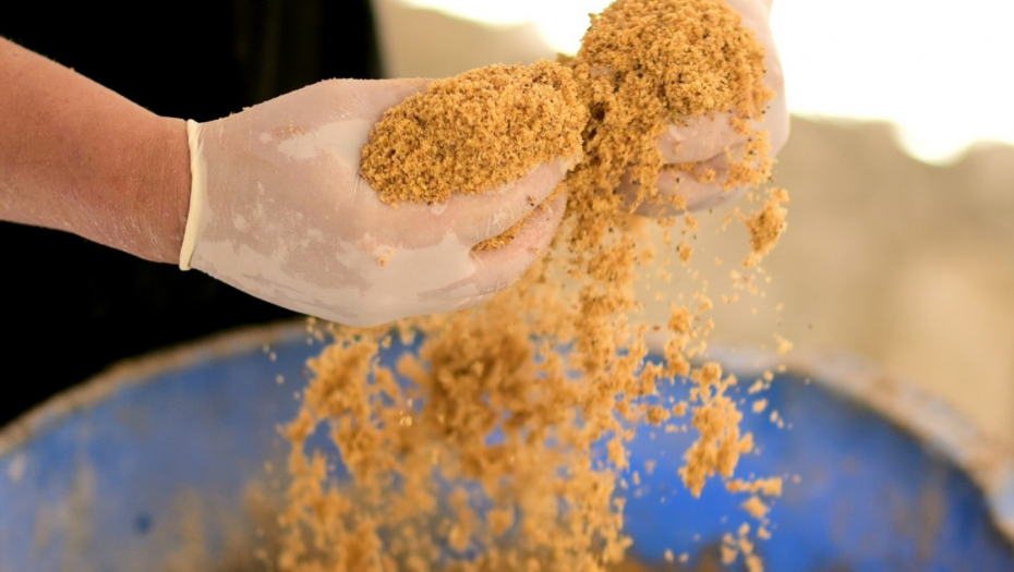 Pravljenje mirisnog tamjana u manastiru Draganac