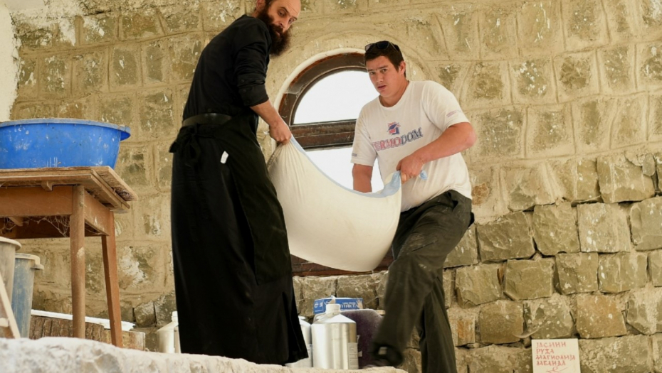 Pravljenje mirisnog tamjana u manastiru Draganac