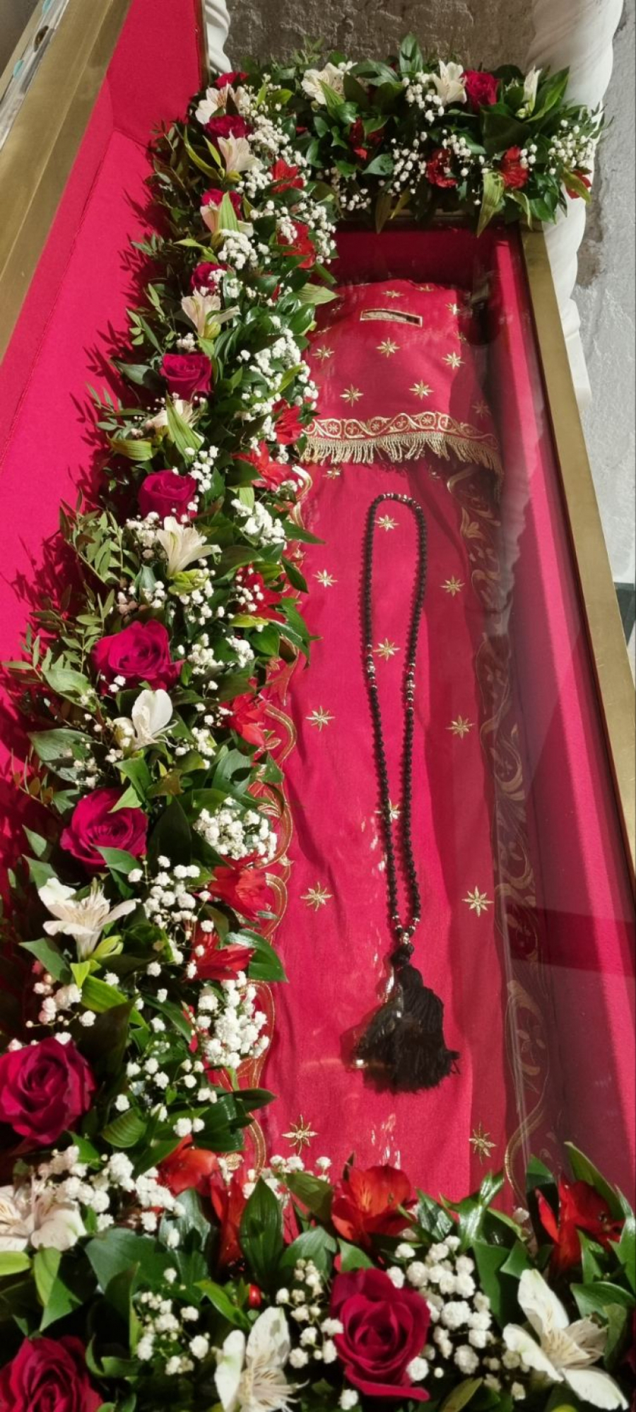 JEDINSTVENI IZVOR! Na Đurđevdan narod hrli u Manastir Gornjak: Lekovite suze Svetog Grigorija