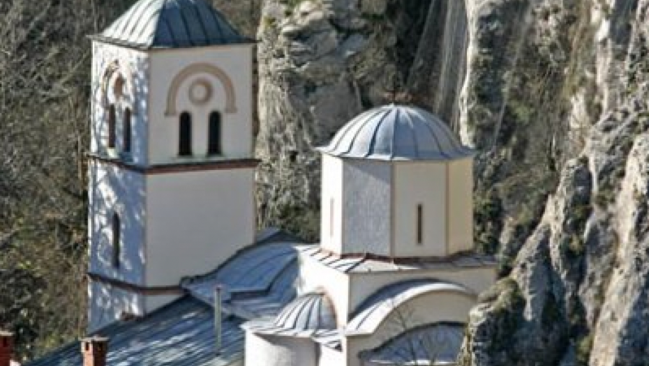 JEDINSTVENI IZVOR! Na Đurđevdan narod hrli u Manastir Gornjak: Lekovite suze Svetog Grigorija