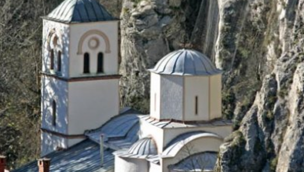 JEDINSTVENI IZVOR! Na Đurđevdan narod hrli u Manastir Gornjak: Lekovite suze Svetog Grigorija