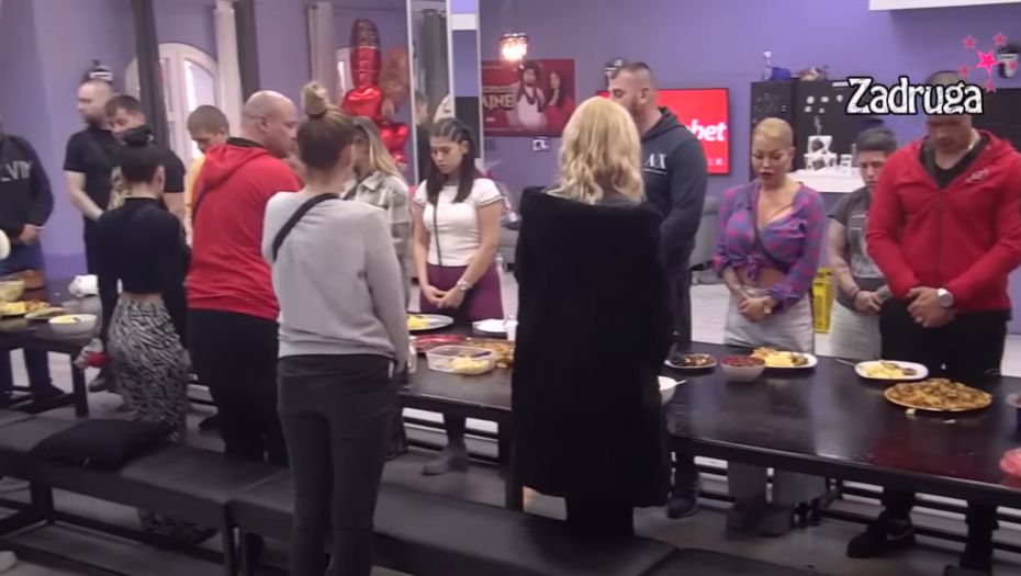 VELIKI PETAK U ZADRUZI Učesnici servirali ručak pa tom prilikom uz molitvu u miru seli da jedu (FOTO)