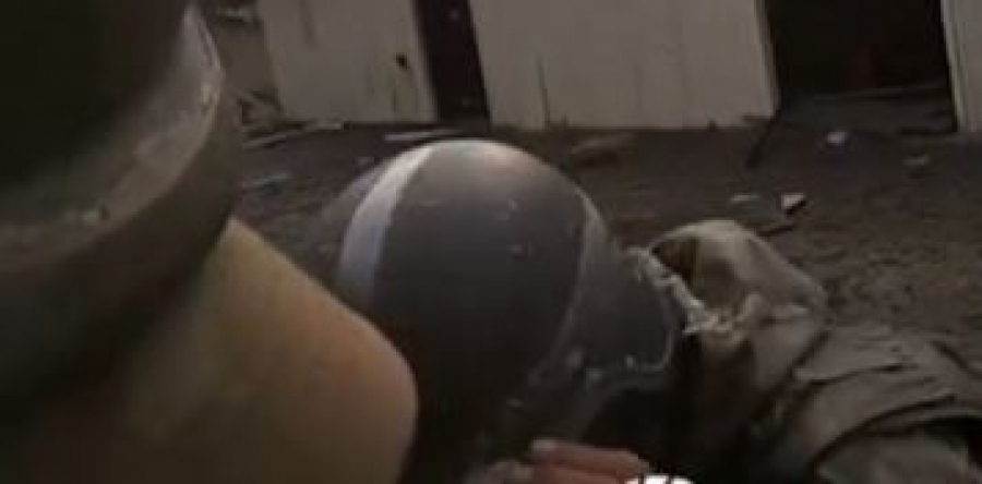 RUSKI VOJNIK ČUDOM PREŽIVEO! Snajeprista ga pogodio u glavu, kamera snimila jezim momenat!