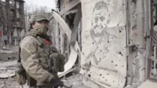 GDE JE TAJ ZALUŽNI? Komandant Vagnerovaca uništio grafit sa likom ukrajinskog generala u Bahmutu (VIDEO)