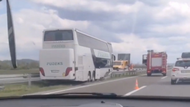 POZNATO STANJE DECE Autobus sleteo s đacima kod Kragujevca!