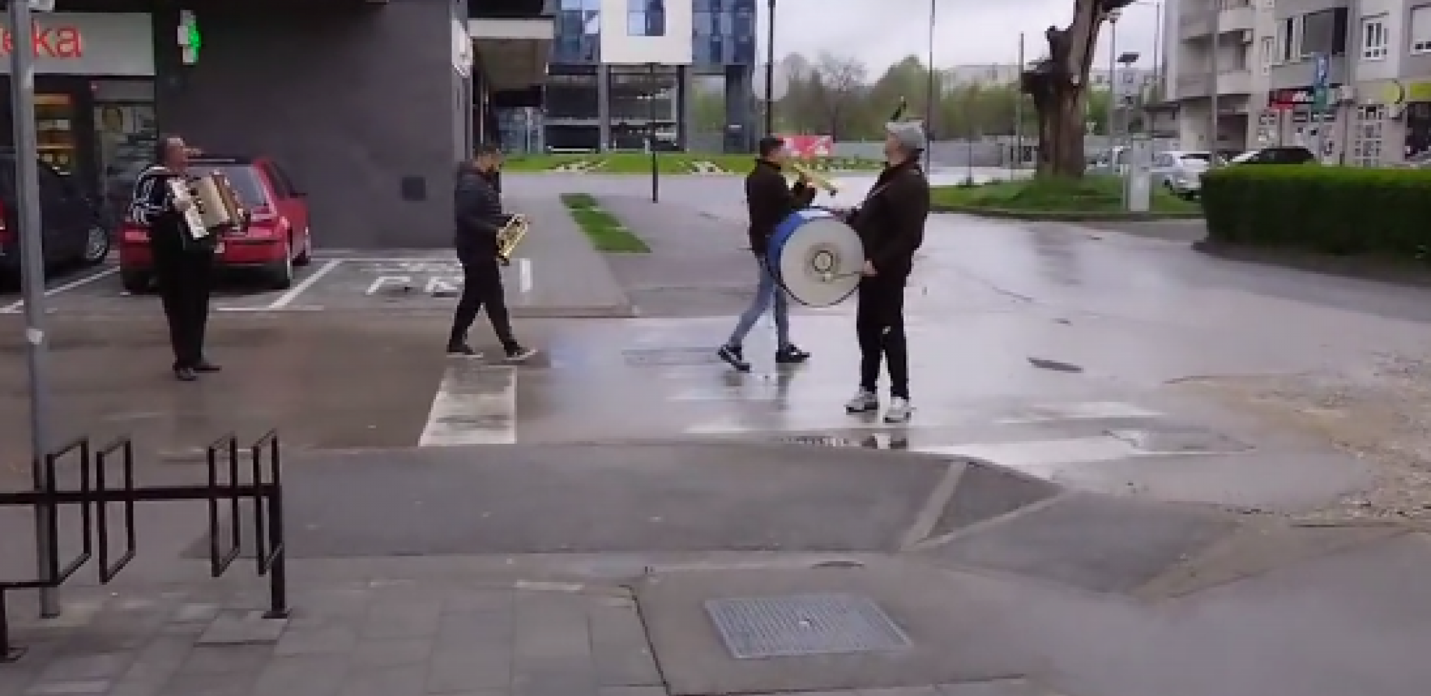 NIKO NEMA ONO ŠTO IMA BANJALUKA Trubači zasvirali poznate pesme, ori se za Vaskrs u Krajiškoj lepotici (VIDEO)