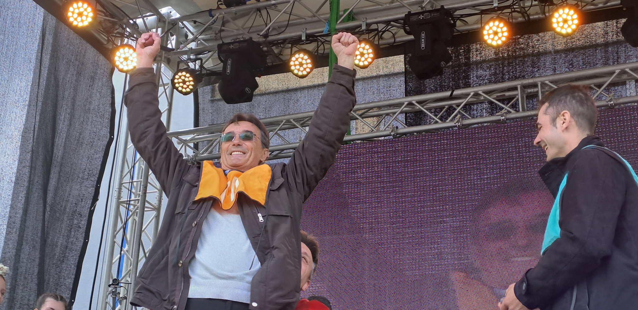 SLAVIO UZ TRUBAČE, CELO SELO SE ORILO Dušan je šampion "Tucanijade": Prešao 2.300 kilometara da ostvari svoj san! (FOTO)