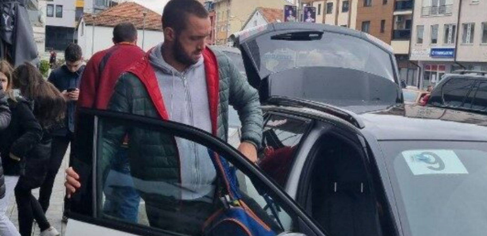 SVI SU ČEKALI NOVAKA, A ONDA... Troicki je mnogo žurio, ali je jedan potpuno neočekivan gost pokupio svu slavu (FOTO)