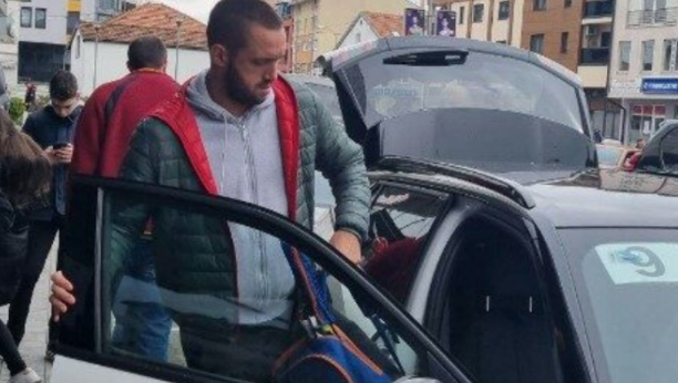 SVI SU ČEKALI NOVAKA, A ONDA... Troicki je mnogo žurio, ali je jedan potpuno neočekivan gost pokupio svu slavu (FOTO)