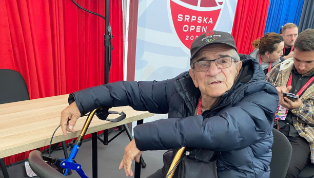 SATIMA GA ČEKAM, NEMA ODUSTAJANJA Deka iz Banja Luke, iako ima zdravstvene probleme, došao da se upozna sa Noletom