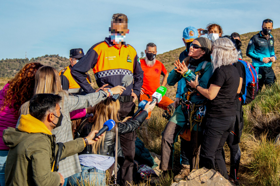 ŠPANKINJA OBORILA NESTVARAN REKORD Izašla iz pećine duboke 70 metara posle 500 dana boravka u njoj (FOTO)