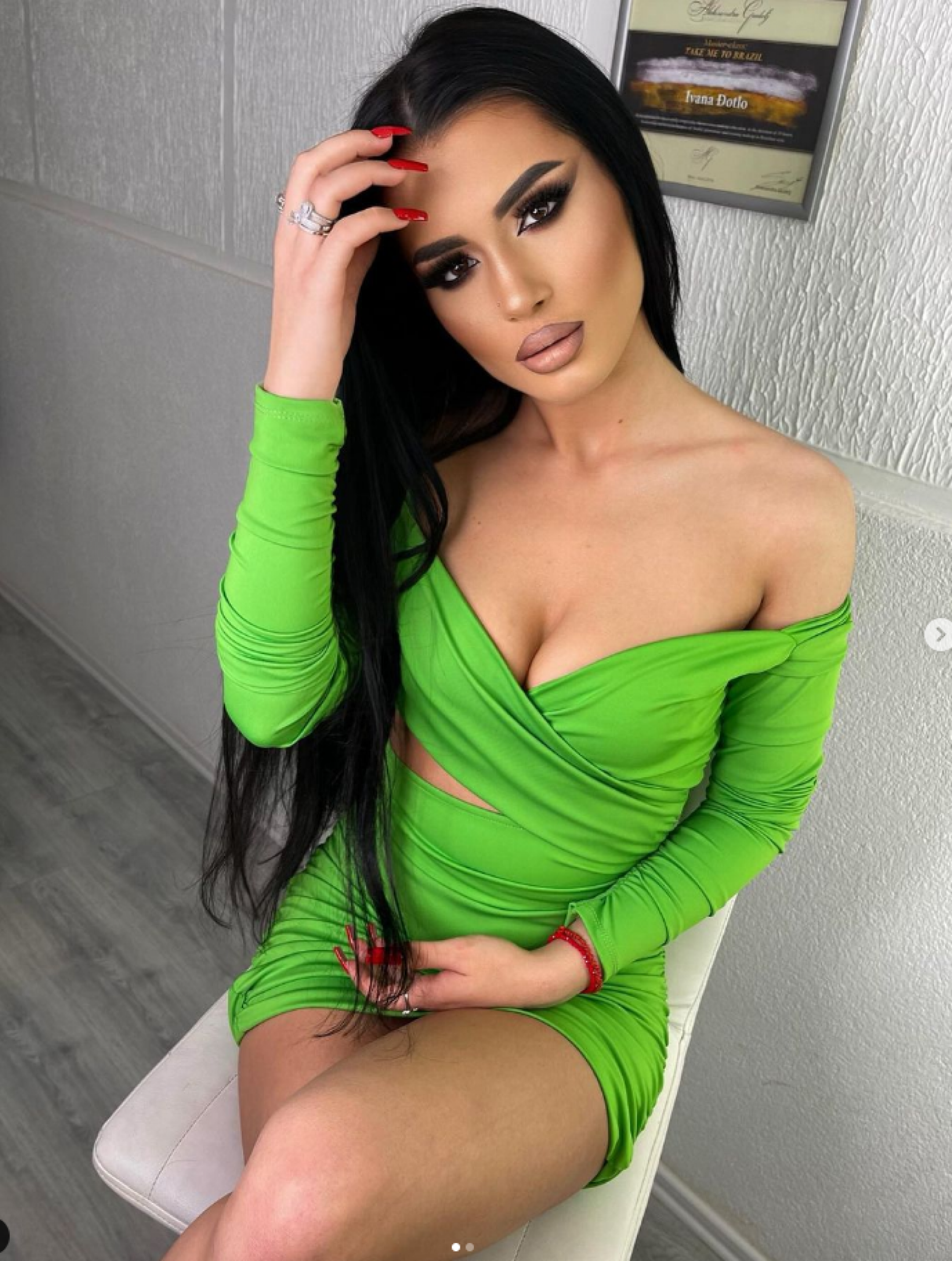 DEČKO JU JE PREVARIO SA UDATOM ŽENOM Pevačica umalo bila razlog razvoda, evo koji je plan imala