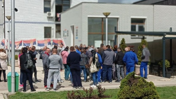 REDOVI ZA PETICIJU U LEPOSAVIĆU I ZUBINOM POTOKU Građani traže odlazak specijalne policije