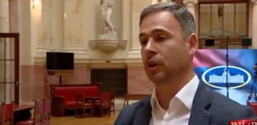 VUČIĆ BROJKAMA POKOPAO ALEKSIĆA Tačno se vidi da je Jeremićev potrčko imao dvojku iz matematike (VIDEO)