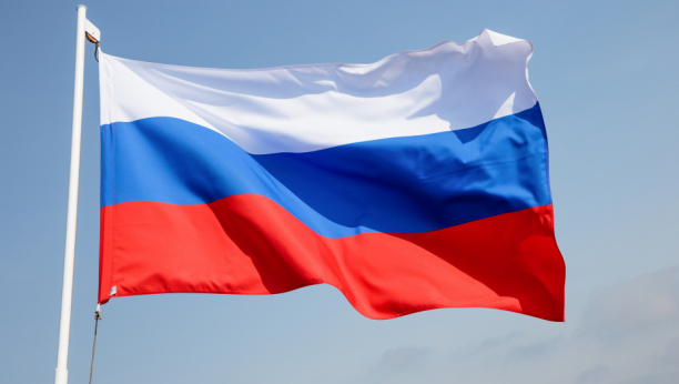 LJUBAV SE NE KUPUJE Ruska ambasada u BiH poručila Amerima - Sve više ljudi govori "Gudbaj Amerika"