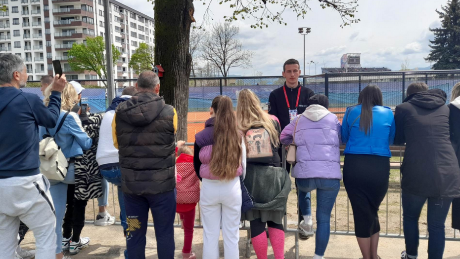 DETALJ KOJI TOPI SRCA Devojčica poručila Noletu da je "ljubav", njegov potez pamtiće do kraja žviota