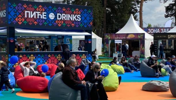SUNCE OBASJALO BANJALUKU Posetioci su jedva čekali ovakav dan, živahno u navijačkom selu Srpska Opena (FOTO)
