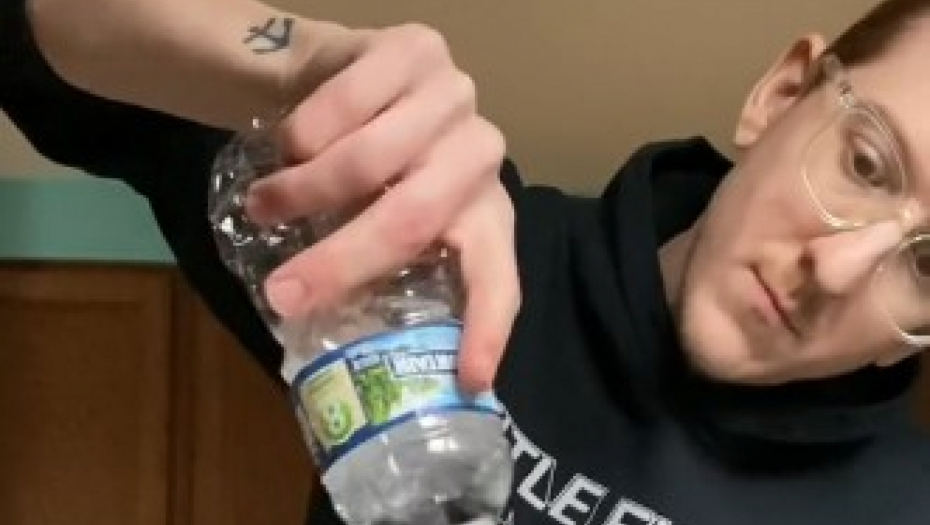 MILIONI ŠIROM SVETA SU PROBALI Novi TikTok trend izaziva zabrinutost zbog mogućih zdravstvenih posledica