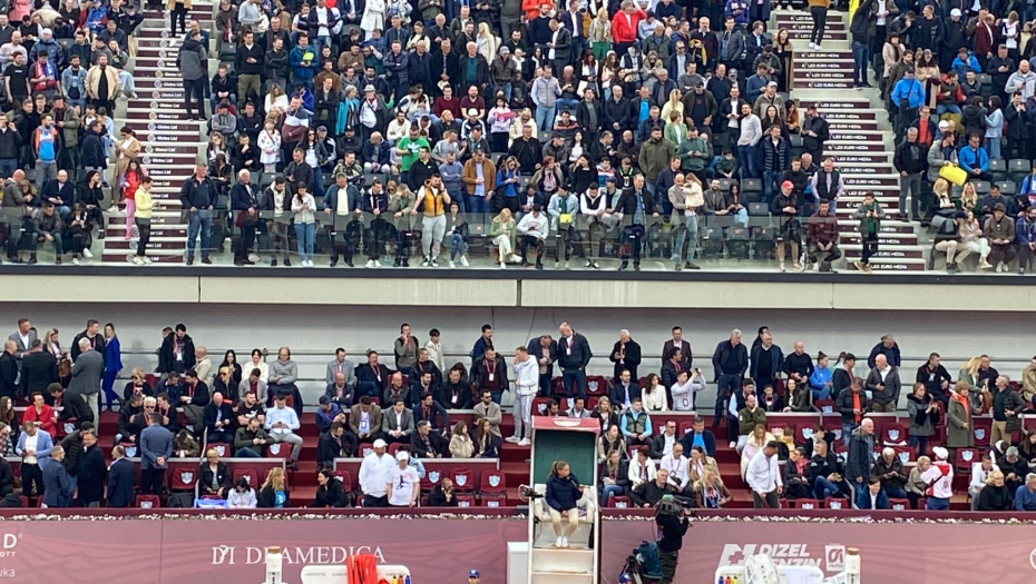 CECINA PESMA ZA KRAJ Novakova pobeda slavila se uz dobro poznati hit (VIDEO)