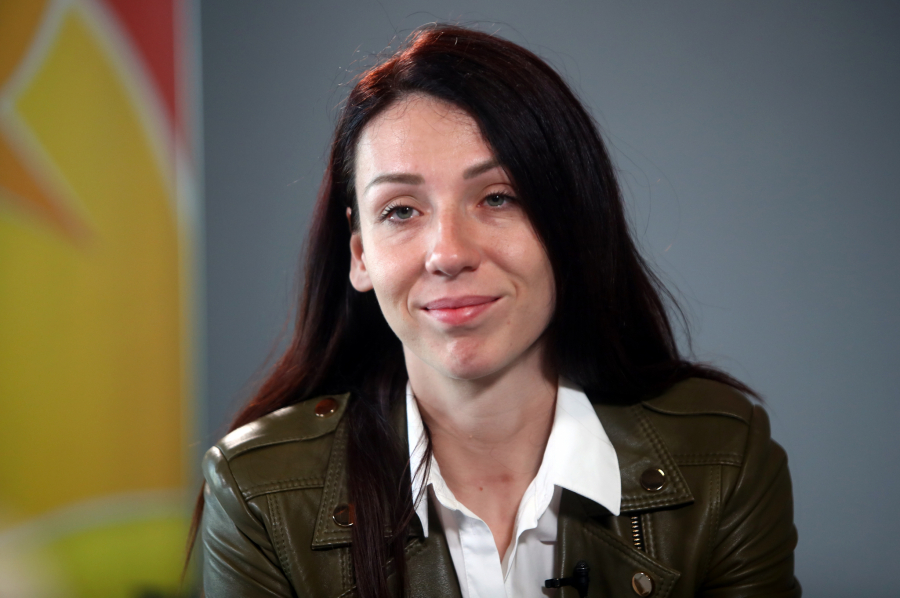 OČAJNA NAKON ŠTO JE VIDELA SINA Jelena Abramović kojoj je suprug odveo dete u Švajcarsku  kroz jecaje  progovorila za Alo! (VIDEO)