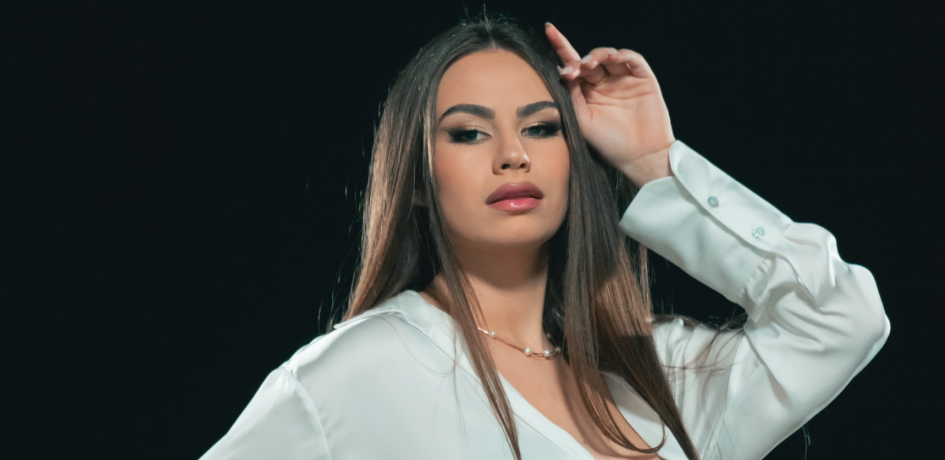 "LJUDIMA LIČIM NA SOFIJU VERGARU" Pinkova zvezdica Sofija Perić glasom je oduševila Cecu i Seku, a s ovom zvezdom priželjkuje duet!