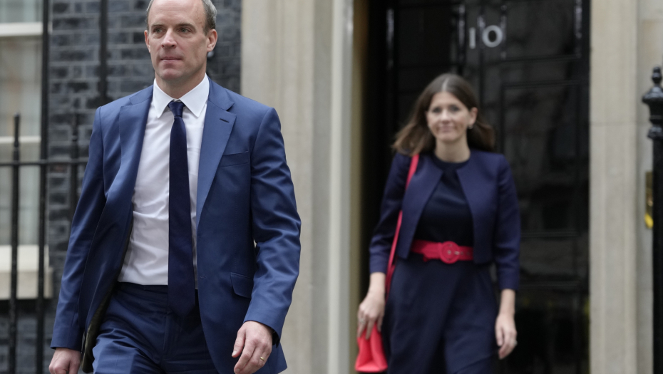 VELIKI UDARAC ZA BRITANSKOG PREMIJERA Dominik Rab podneo ostavku