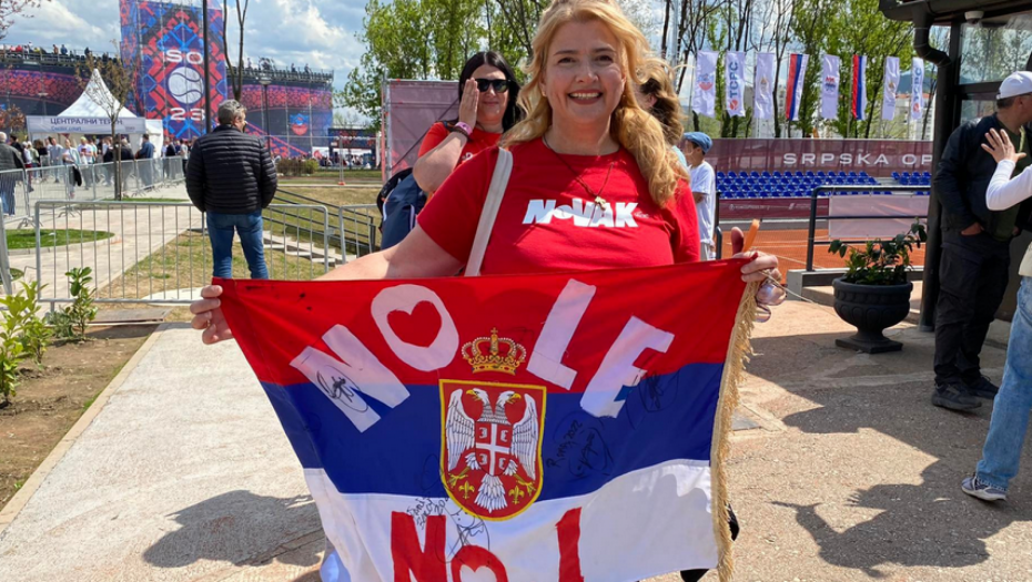 ZA NOLETA JE SPREMNA NA SVE Plaši se aviona, zbog Đokovića je ušla u Australiju, a svi je znaju po zastavi