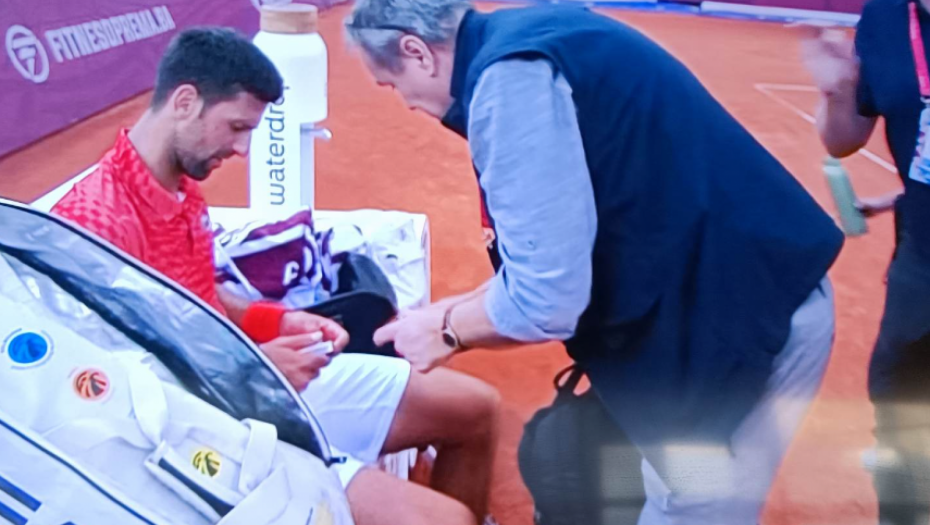 NIJE DOBRO Đoković tražio lek tokom meča sa Lajovićem, navijači u strahu (FOTO)