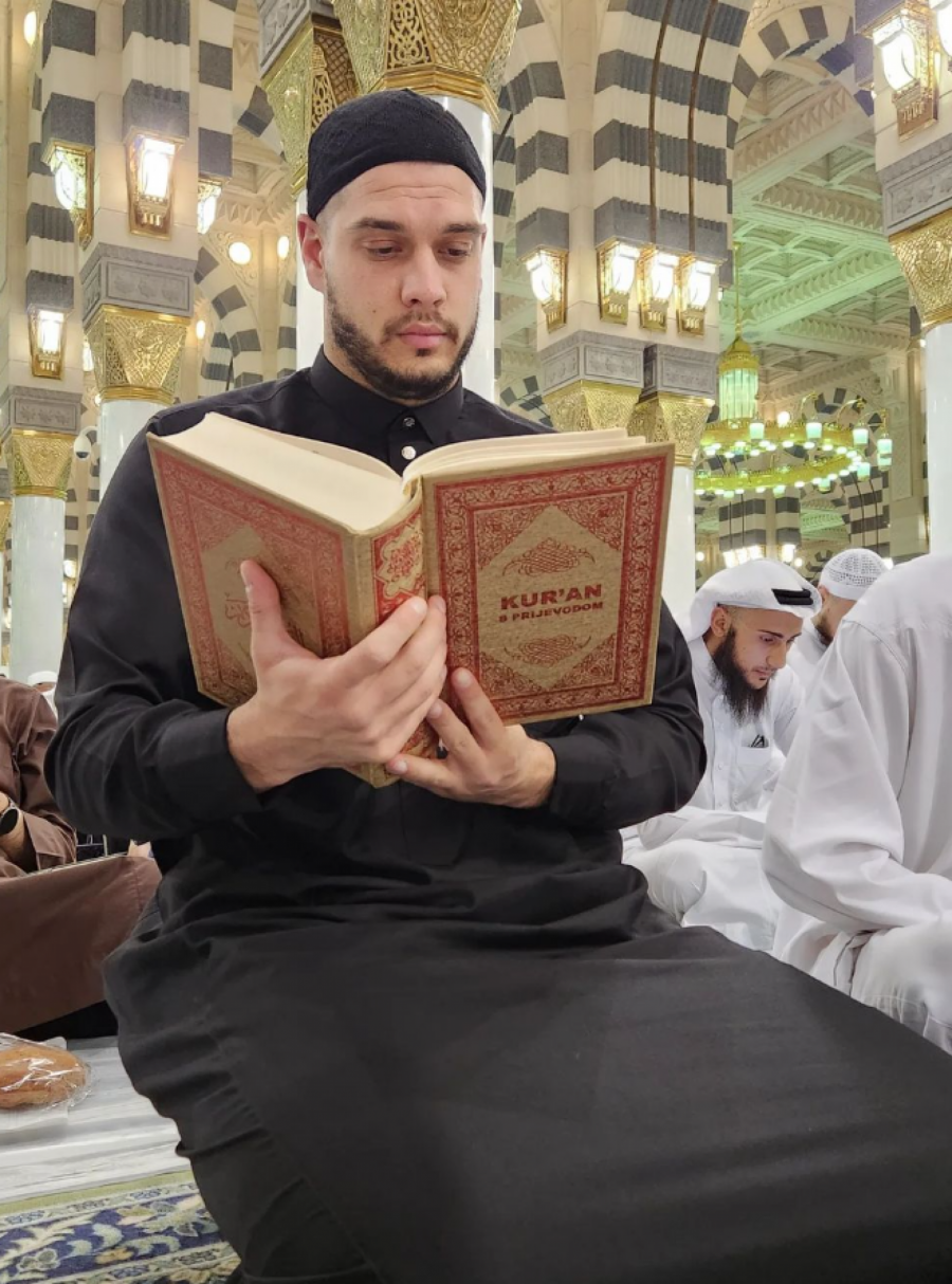 ONA JE ZNALA SVE, ALI JE ĆUTALA Isplivala informacija, ova zadrugarka je znala da je Dejan prešao u Islam (FOTO)