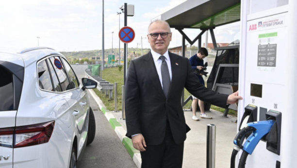 GORAN VESIĆ: Do kraja 2024. godine imaćemo stotinu punjača za električne automobile na srpskim putevima