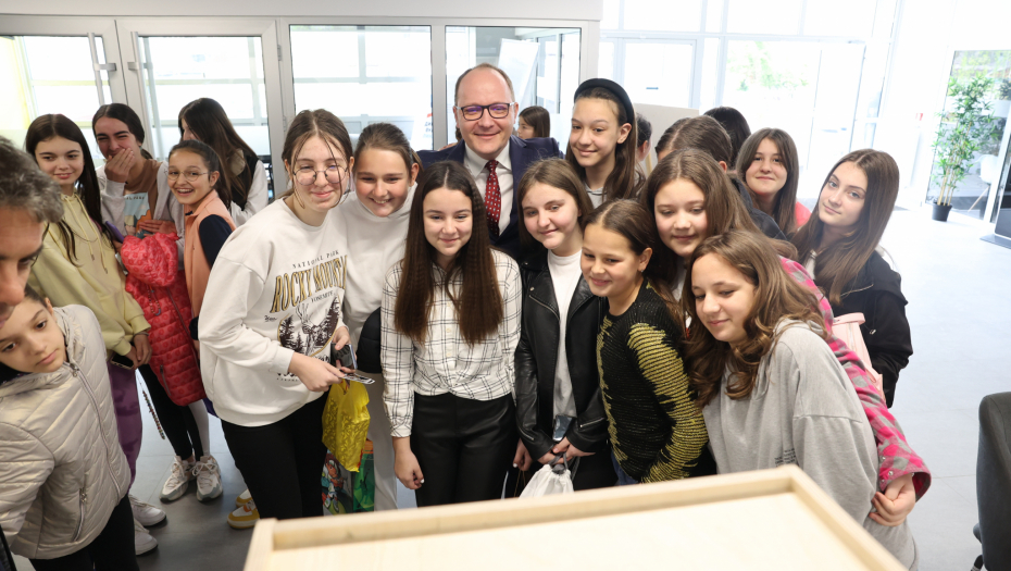 Karavan "Digitalna ekspedicija" u Priboju okupio sve generacije (FOTO)