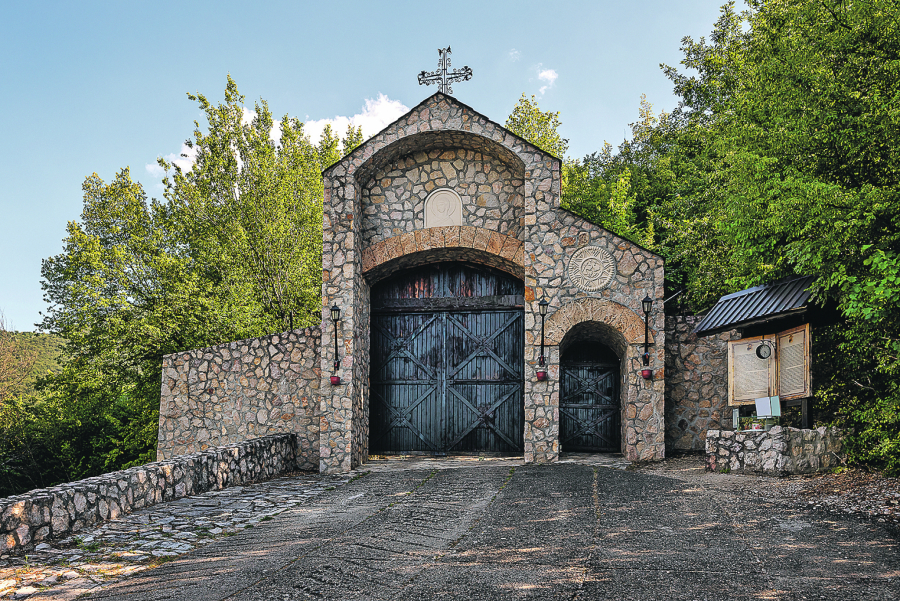 ALO! EKSKLUZIVNO OTKRIVA Starleta Nina Prlja ide u manastir: Želim da budem božiji sluga