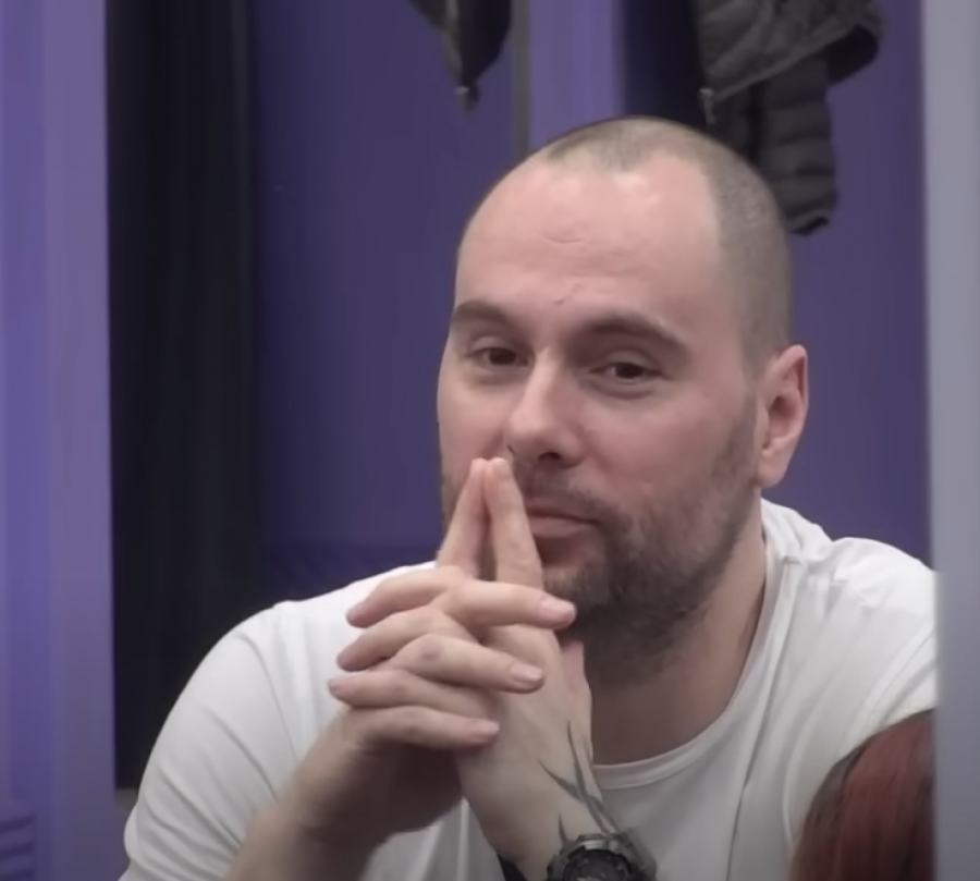 NECA BRUTALNO PONIZIO MAJU Vratio je na fabričko podešavanje, pa dao svoj sud  o odnosu nje, Zvezdana i Anđele