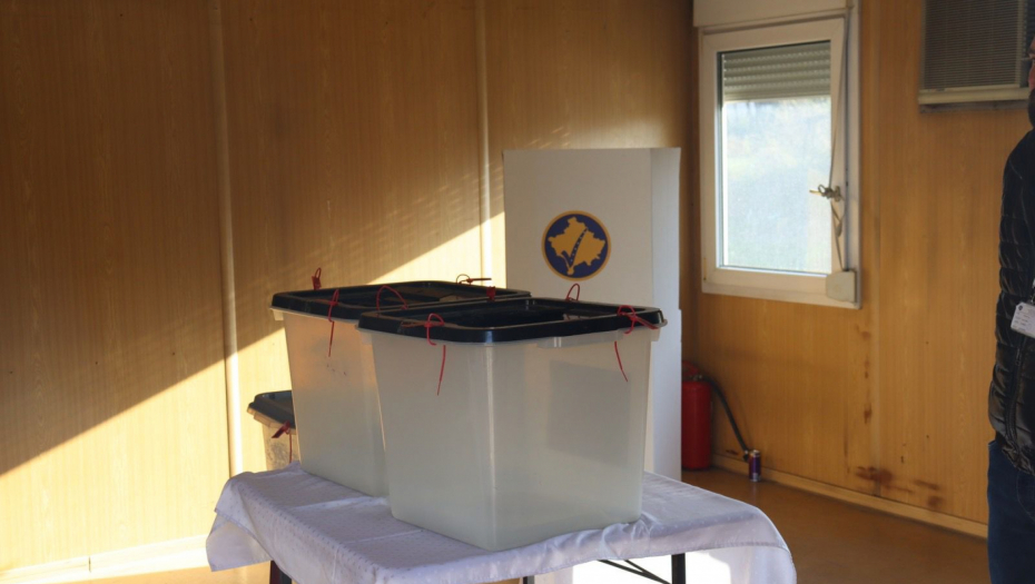 SRBI SLOŽNIJI NEGO IKAD Niko ne glasa, kontejneri prazni! Nikog ne zanima Kurtijev cirkus od izbora! (FOTO)