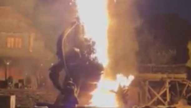 IZBIO POŽAR U DIZNILENDU! Gori naš omiljen junak!