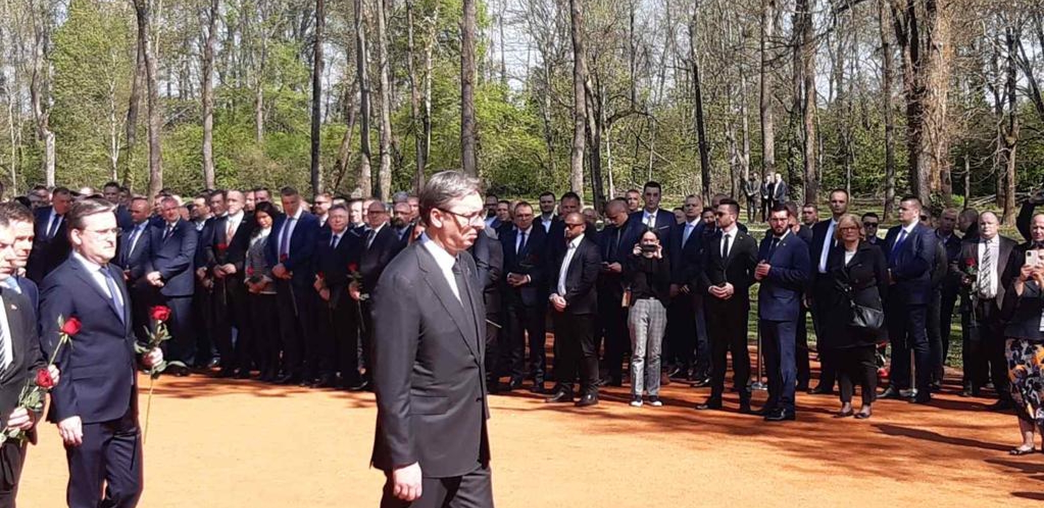 JEDAN DETALJ SVIMA ZAPAO ZA OKO "Topola užasa" Evo šta su zvaničnici nosili na reverima!