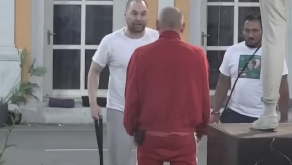 Zvezdan Slavnić opet histeriše po imanju