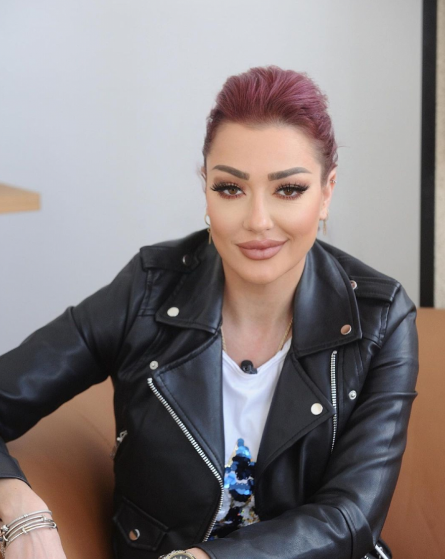 OGLASILA SE SANDRA Nakon glasina da je Vojaž bacio oko na nju, pevačica progovorila