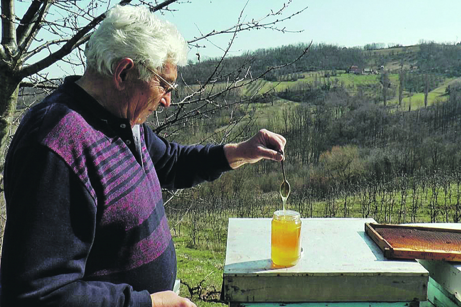 PREVARA Ogromne količine falsifikovanih pčelinjih proizvoda na tržištu: Lažni med košta, a nije ni hrana ni lek