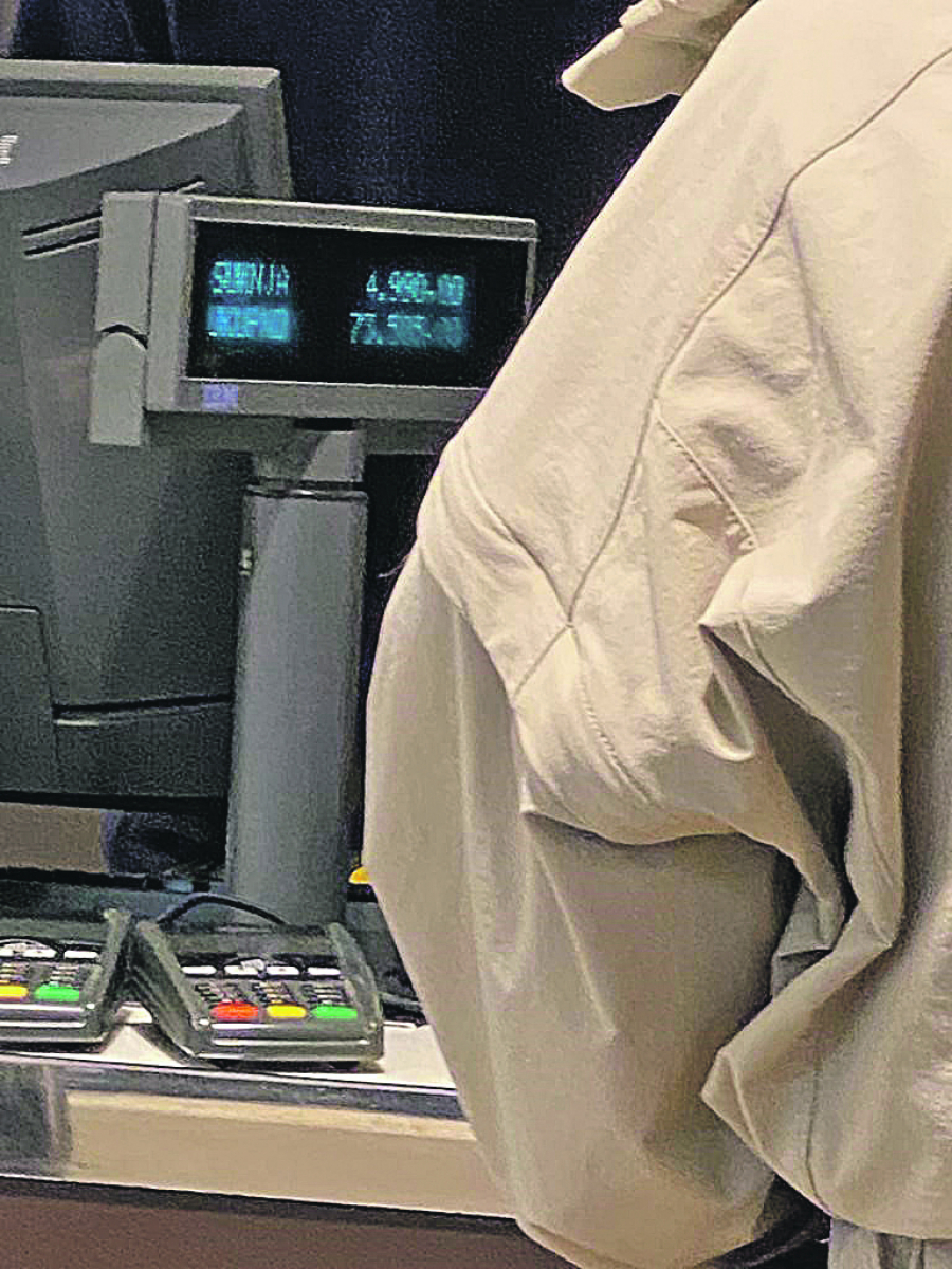 EKSKLUZIVNI ALO! PAPARACO Marina Visković u šopingu; šokiraćete se  kada vidite koliko para je dala za par krpica! (FOTO)