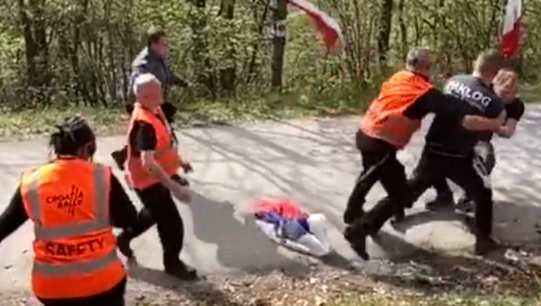 PUKOM SREĆOM IZBEGNUTA TRAGEDIJA Hrvati se potukli oko zastave, za sekund je "proleteo" reli auto (VIDEO)