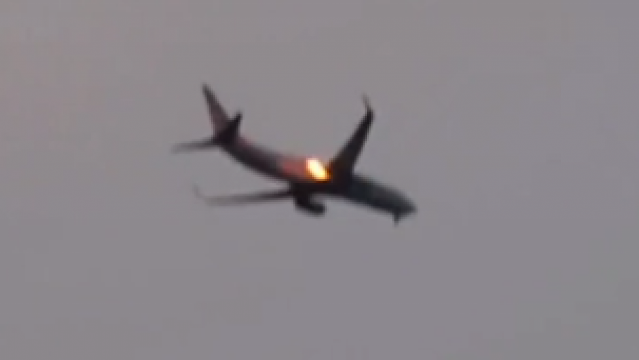HOROR U VAZDUHU Zapalio se avion sa 150 putnika! (VIDEO)