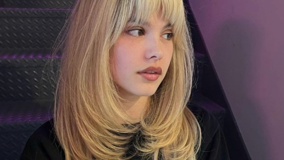 OVA FRIZURA JE PUN POGODAK Čini kosu gušćom i lepršavom,  a svakoj ženi pristaje