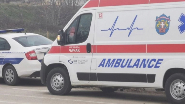 SLETEO S PUTA I UDARIO U BANDERU Mladić teško povređen u saobraćajnoj nesreći kod Trstenika